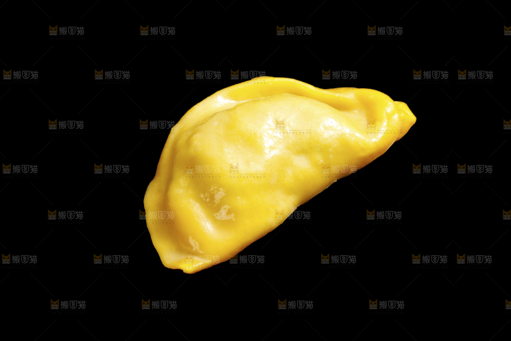 黑底上的黄花鱼大饺子