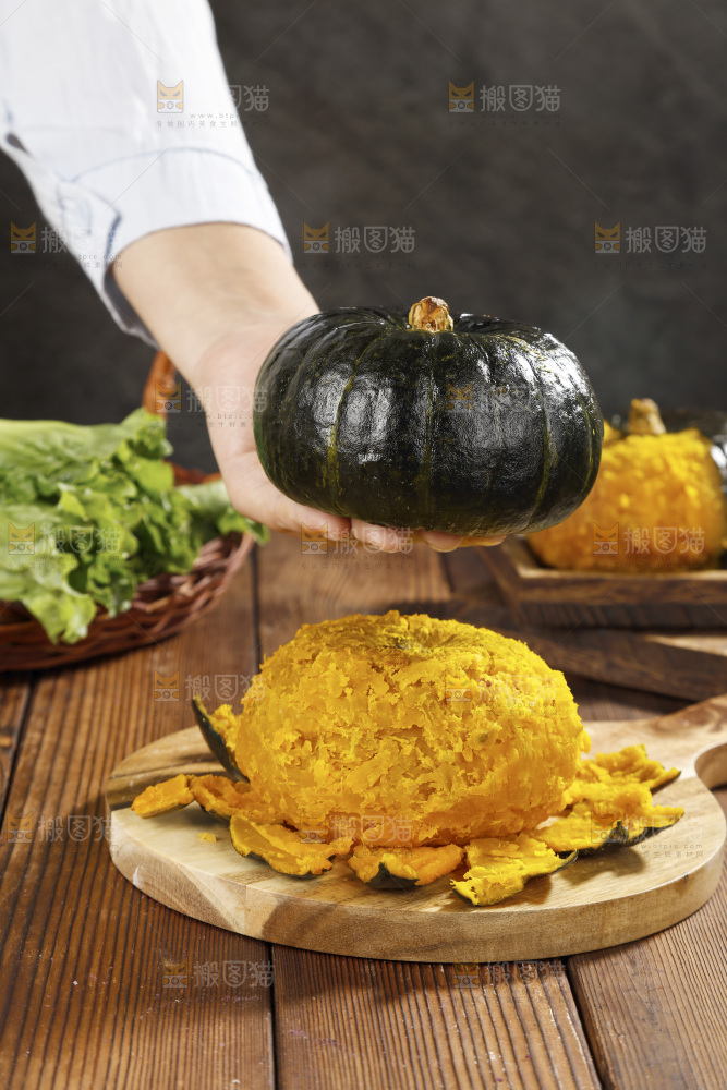 手上放着的板栗南瓜