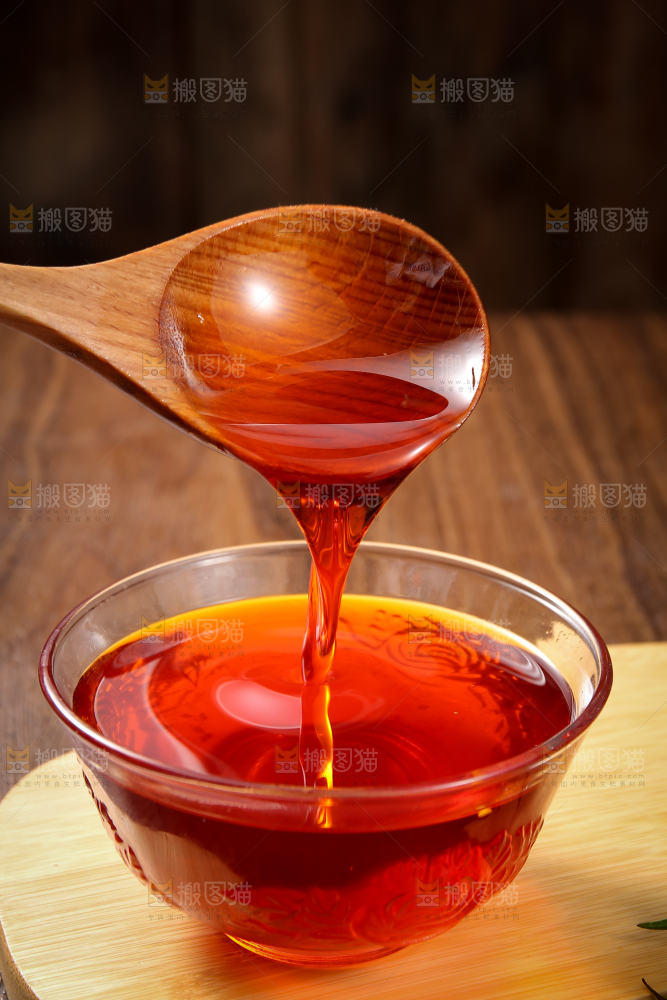 勺子里的辣椒红油