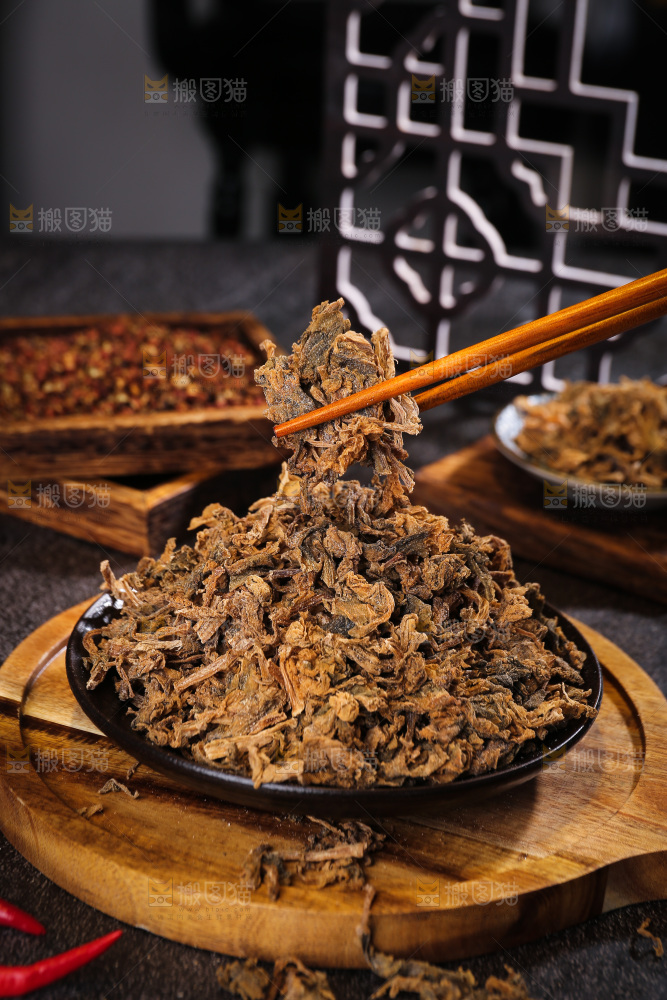 筷子夹着绍兴梅干菜