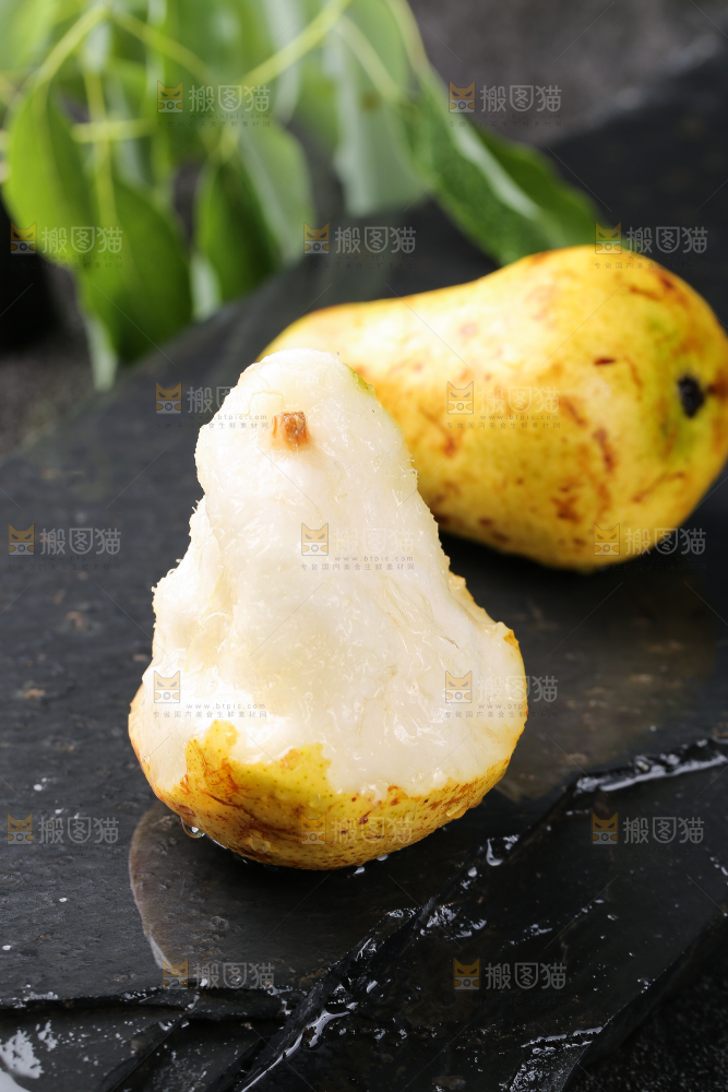 黑底上放着烟台太婆梨