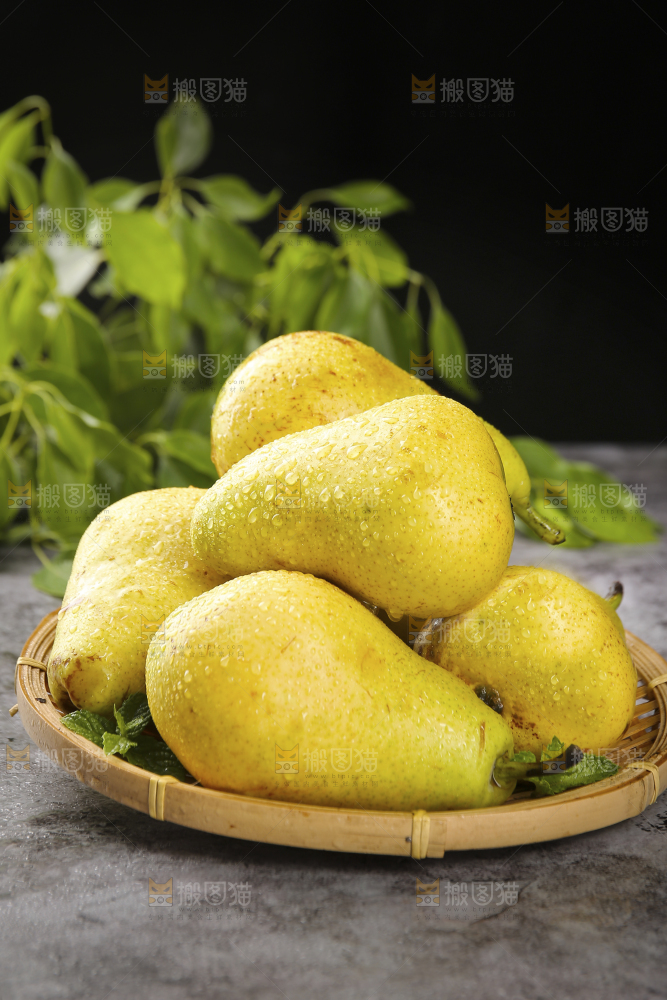 深底上的一篮太婆梨