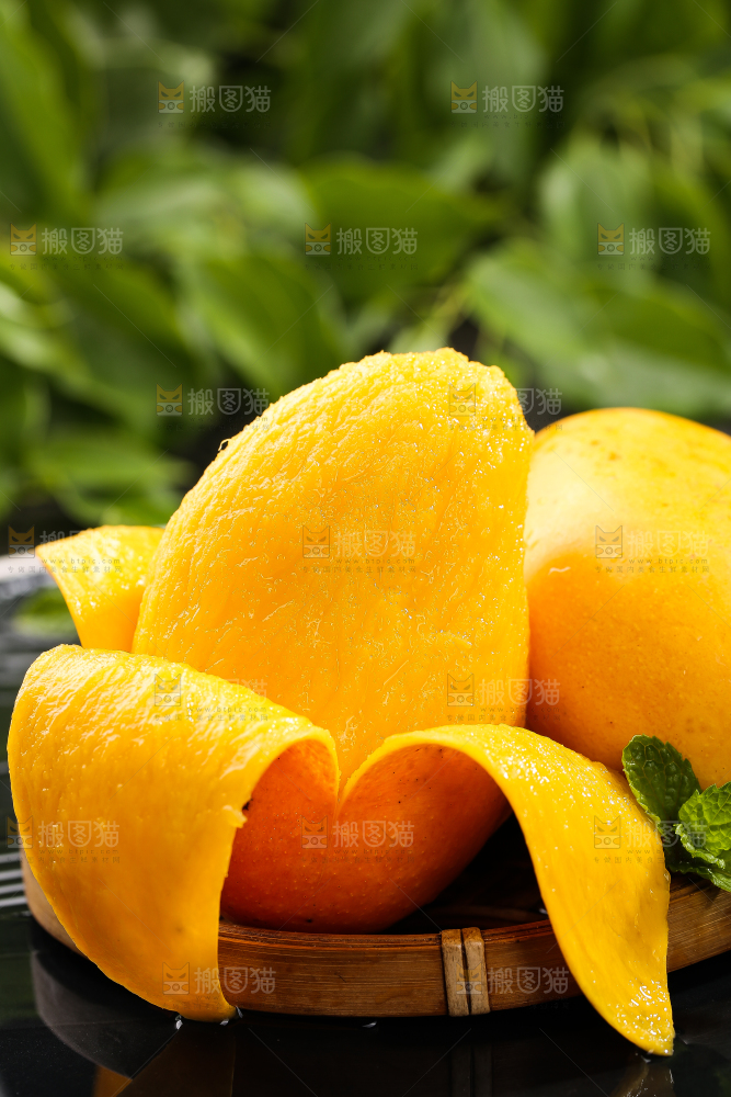 黑底上摆放着的台芒