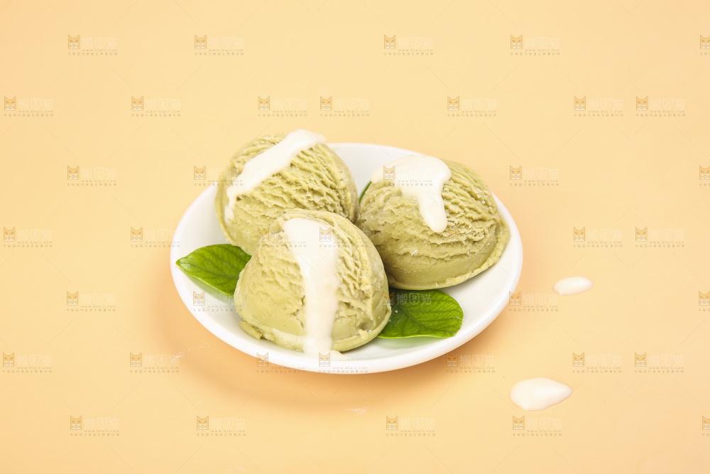 碟子里的酸奶冰激凌