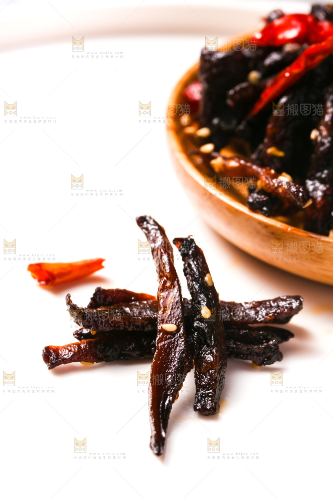 白底上的麻辣芥肉干