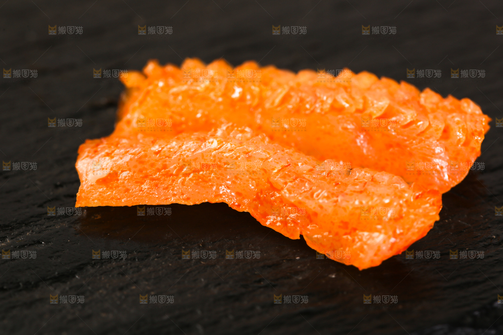 黑底上的麻辣魔芋丝