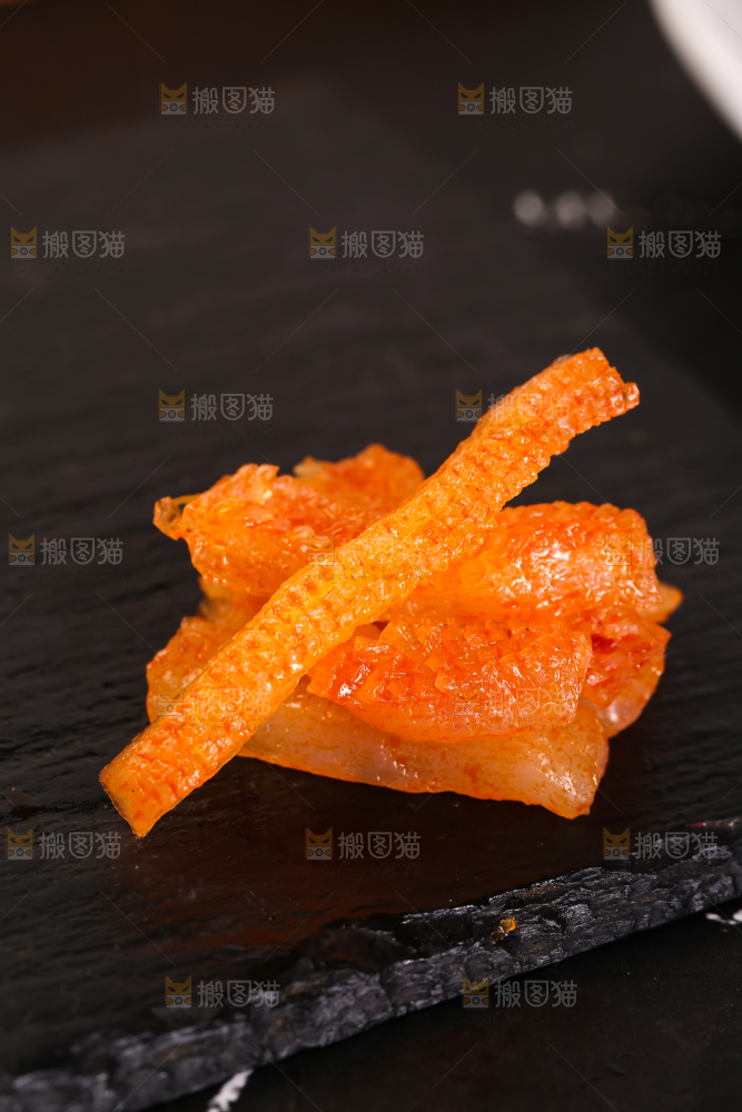 黑底上的麻辣魔芋丝