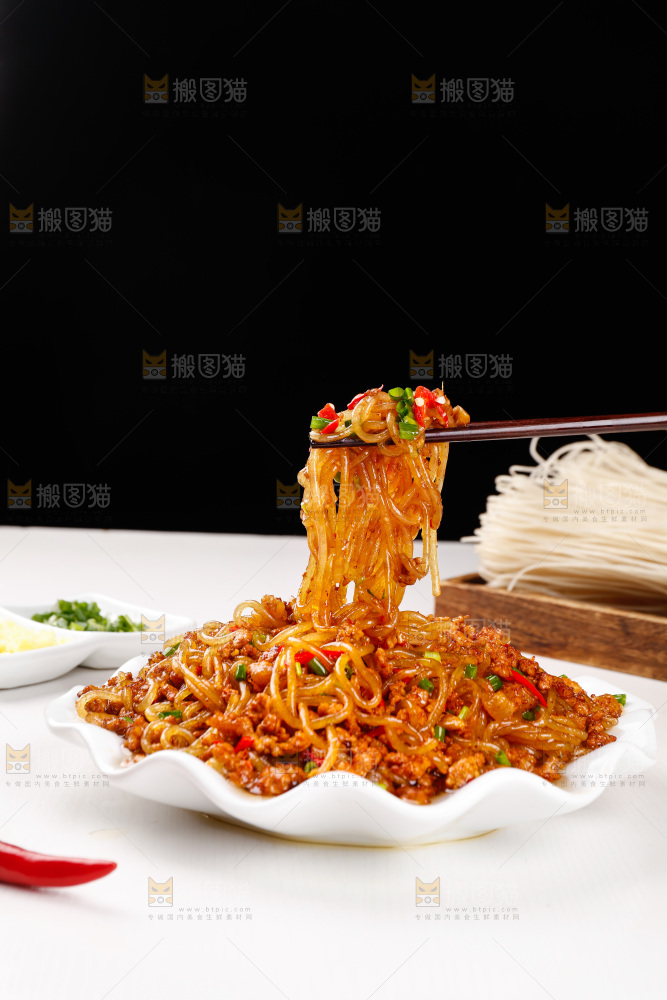 筷子上夹着蚂蚁上树