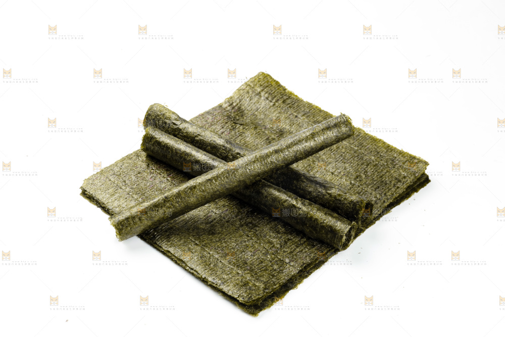 白底上的寿司海苔片
