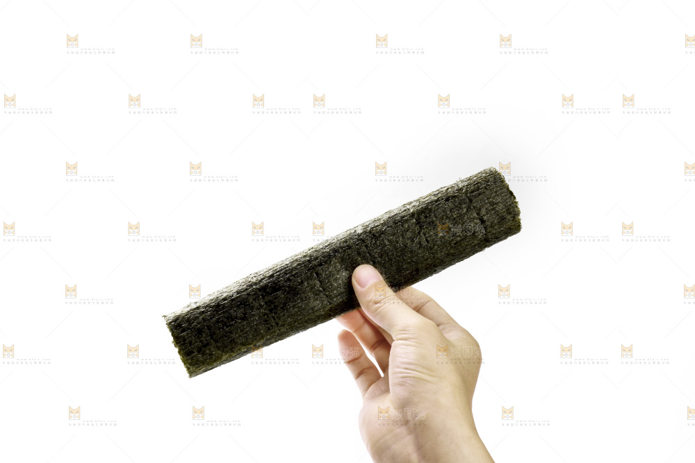 手里拿着海苔片