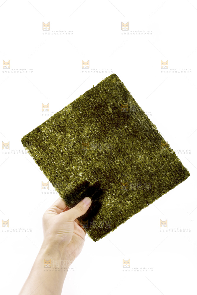 手里拿着海苔片