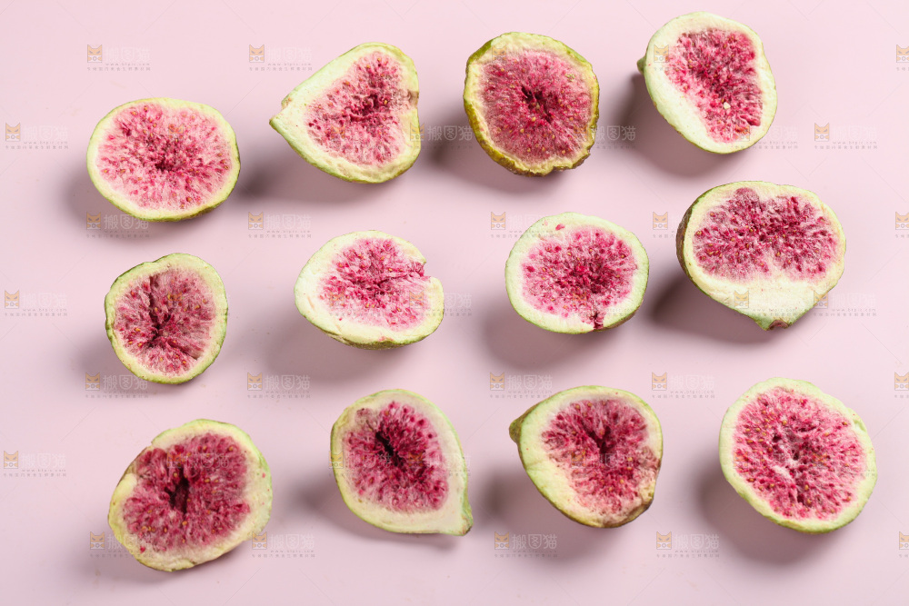 浅底上摆放着新疆无花果干