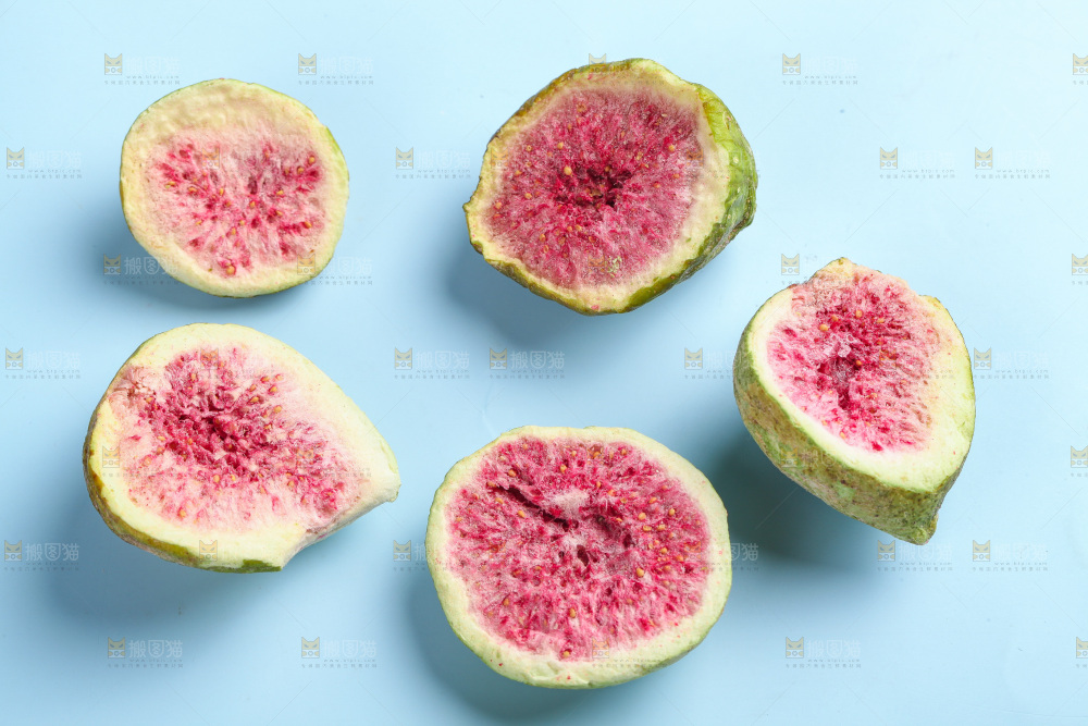 浅底上的无花果冻干