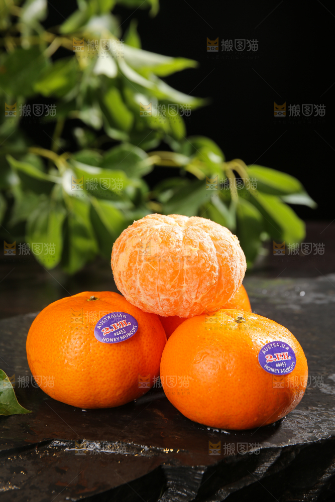 黑石板上摆放着的澳柑