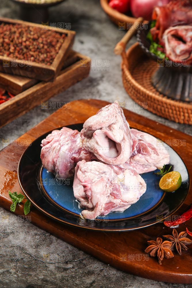 盘子里的生脆骨肉