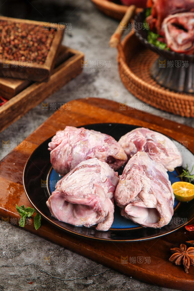 盘子里的生脆骨肉