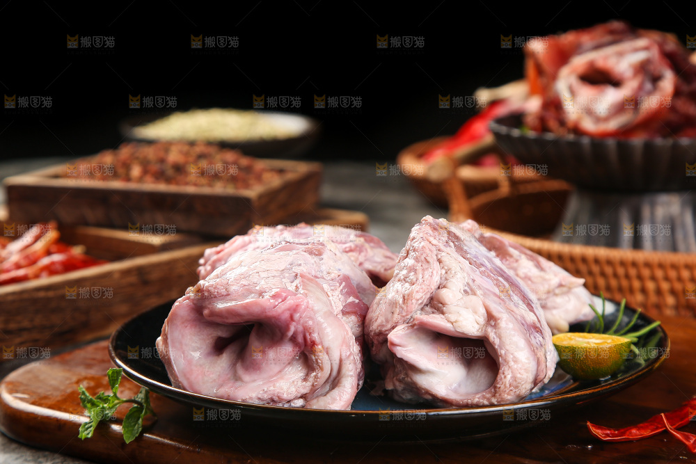 盘子里的生脆骨肉