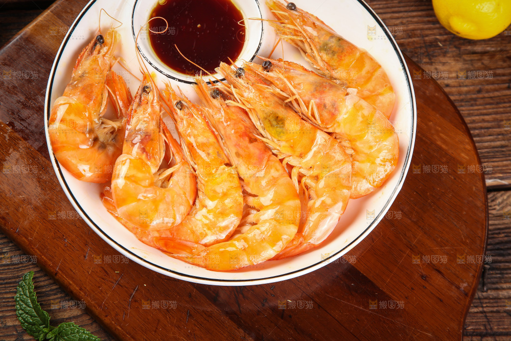 盘子里的白灼大虾