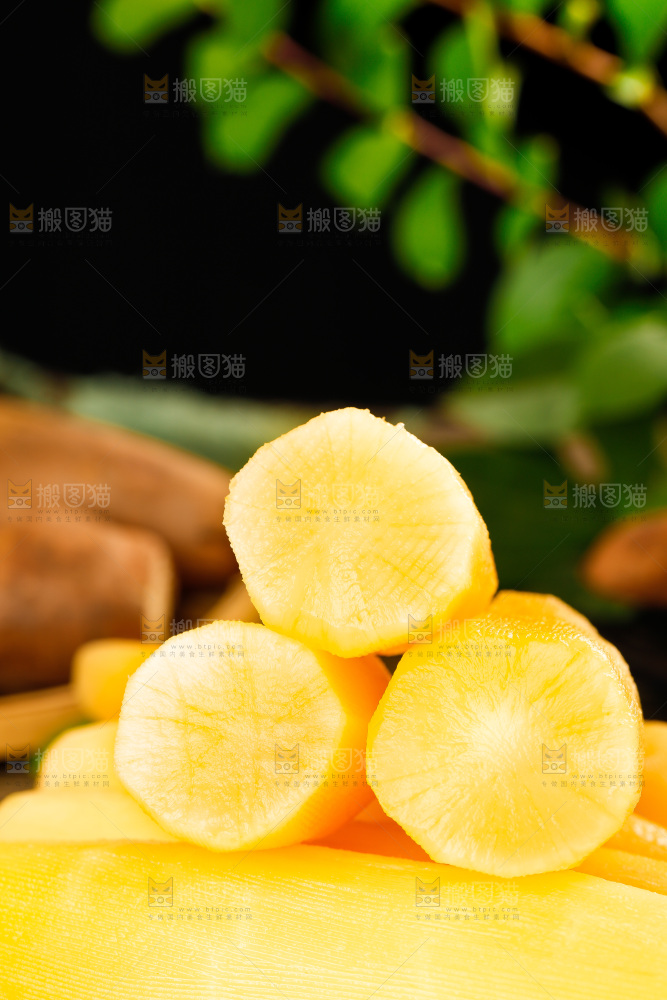 堆放着的天山雪莲果
