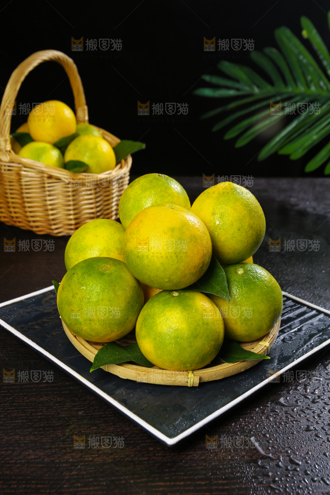 深底上的一篮青皮果冻橙
