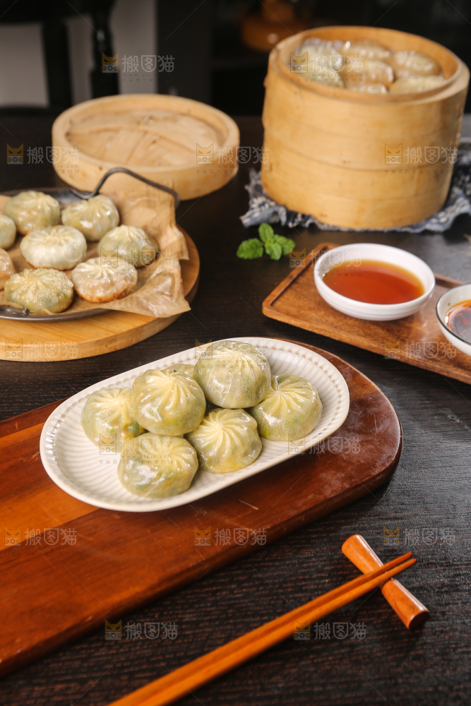 盘子里的小煎包