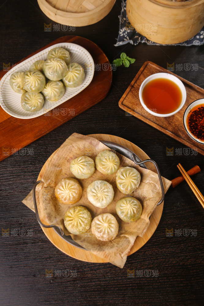 盘子里的小煎包