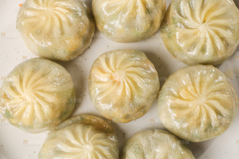 盘子里的煎包