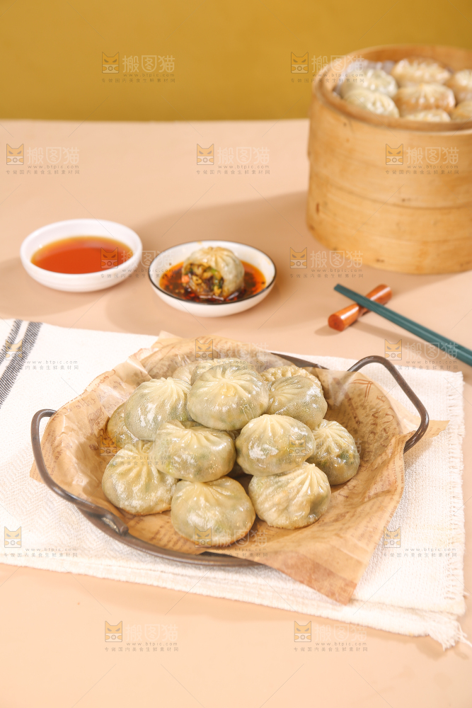 盘子里的小煎包