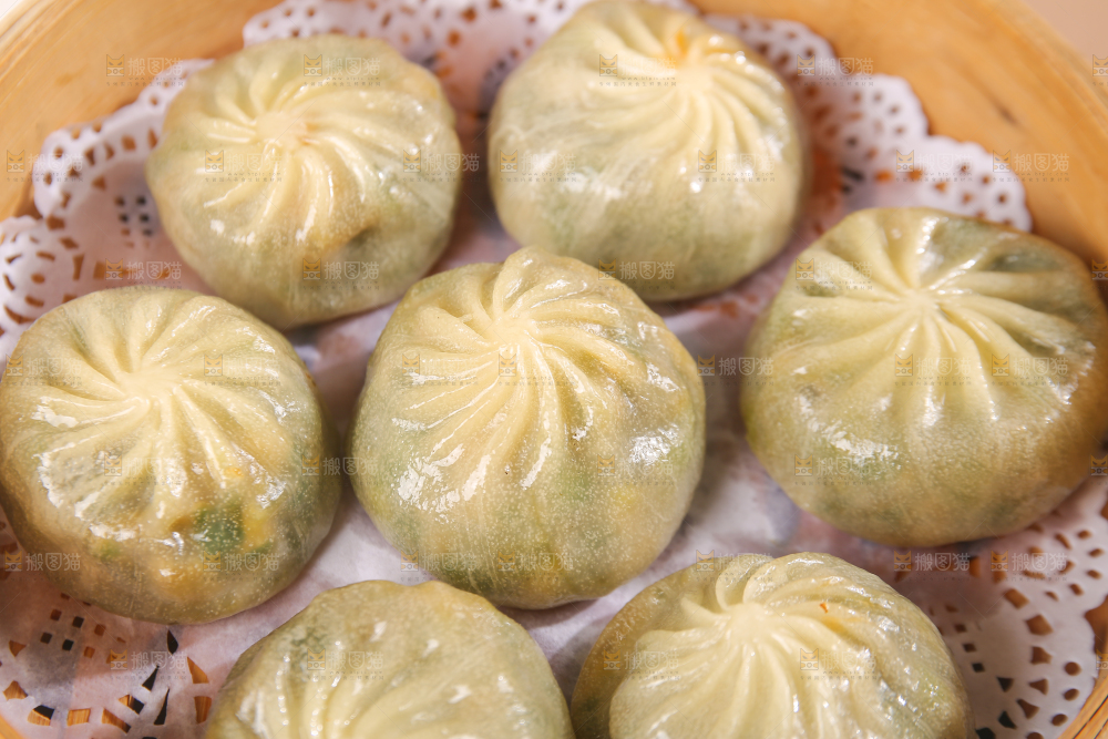 蒸笼里的粉丝包子