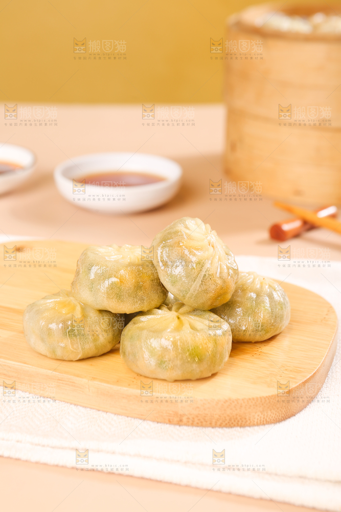 木底上摆放着的小包子