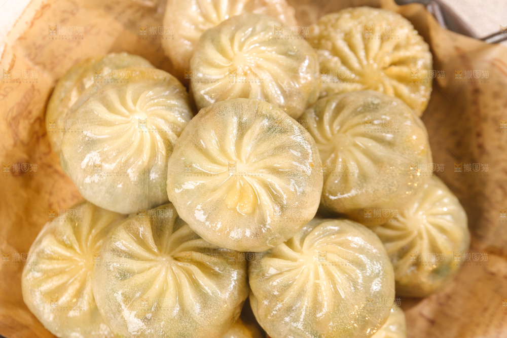 盘子里的小煎包