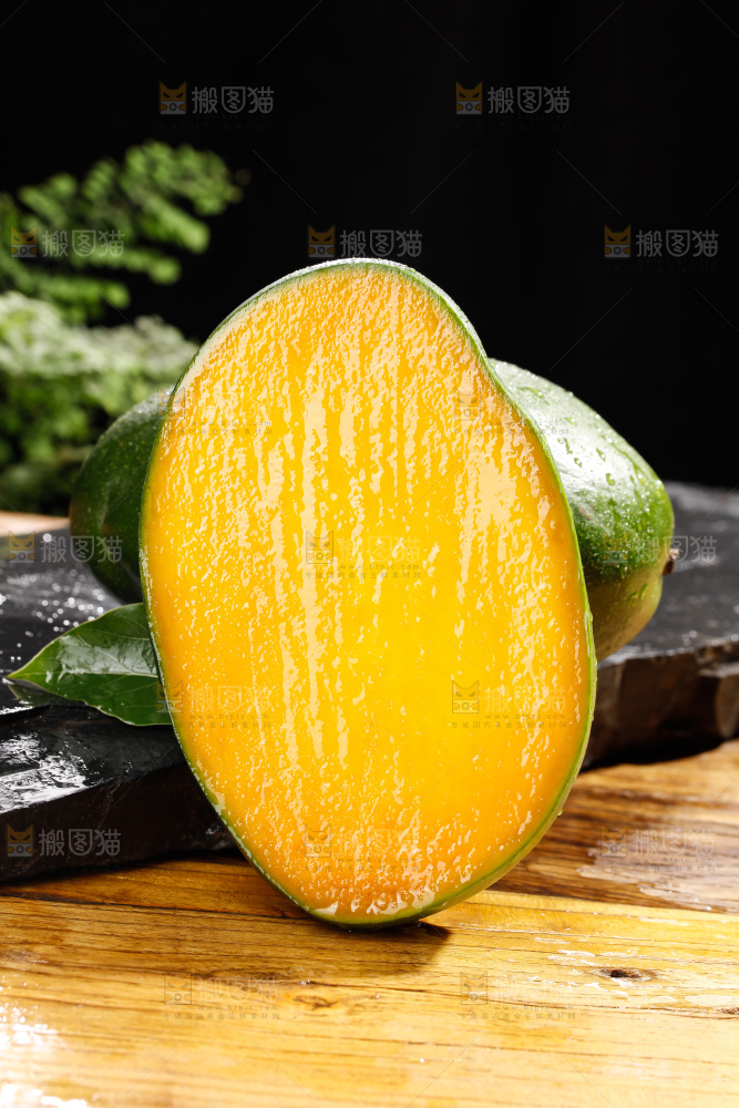 木底上的凯特芒果