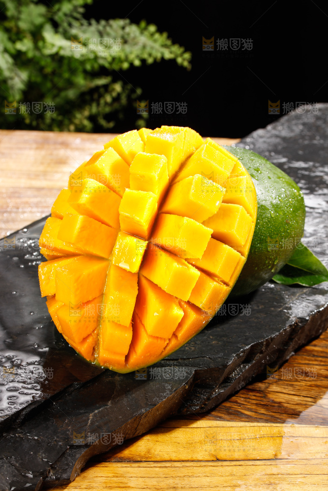 黑石板上的青皮凯特芒