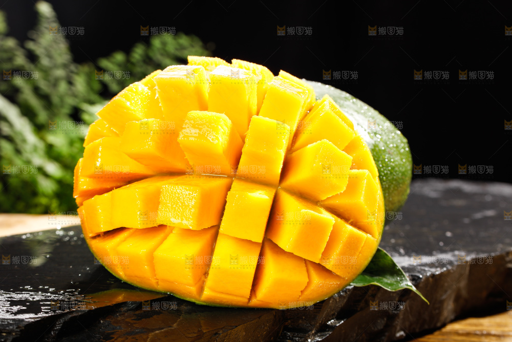 黑石板上的青皮凯特芒