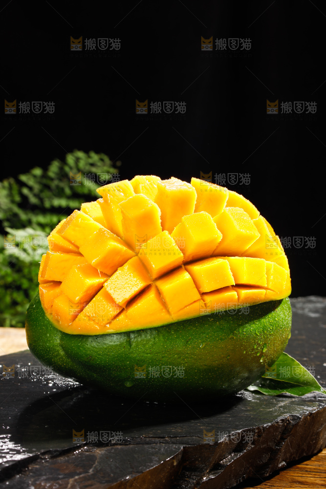 黑石板上的青皮凯特芒