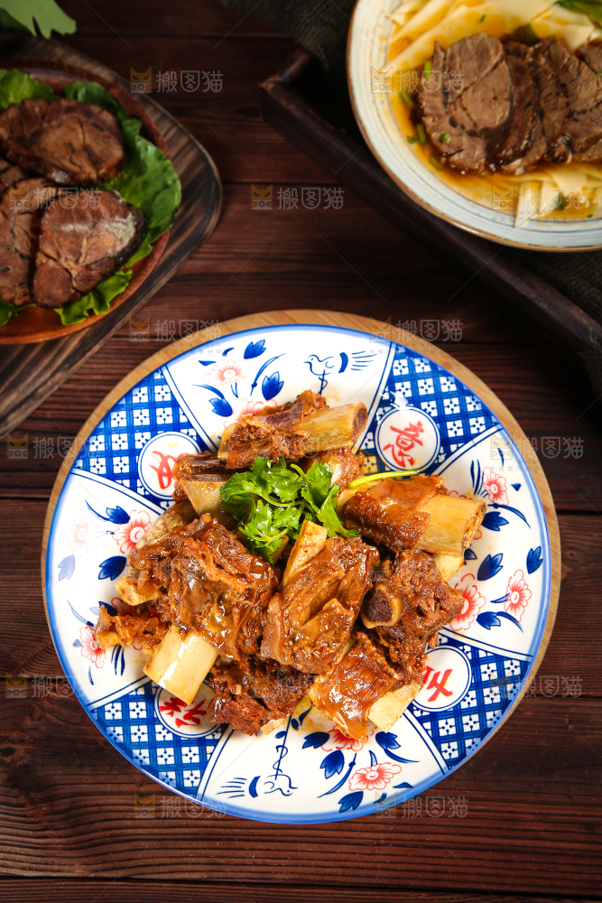 一盘红烧牛肋排