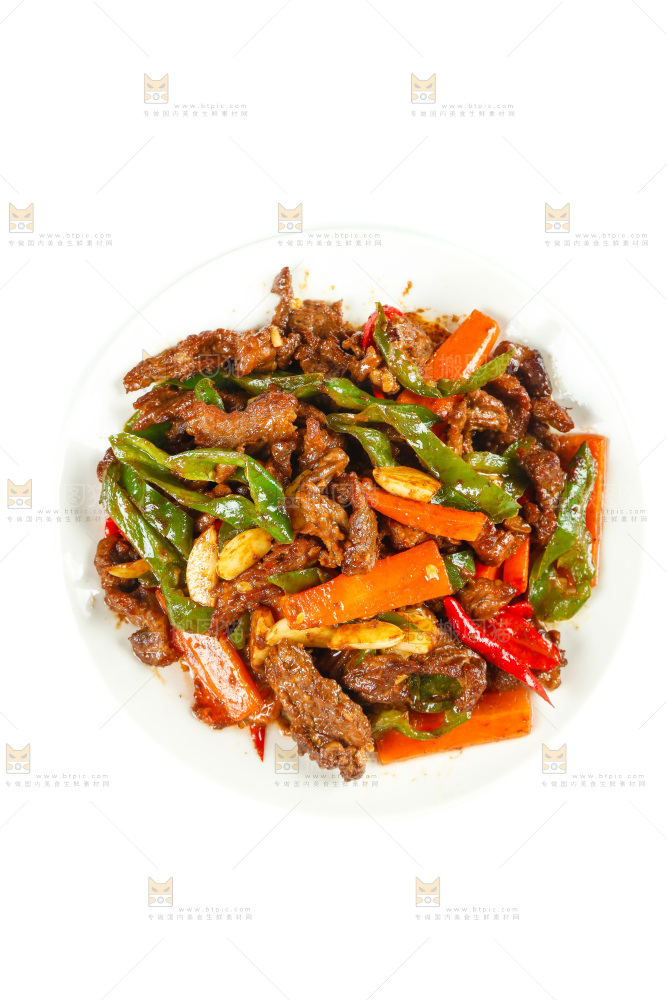 白底上一盘青椒炒牛肉