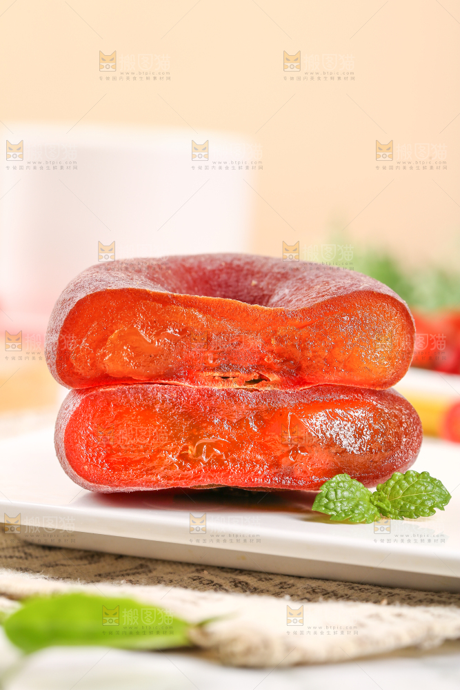 白底上的霜降柿饼