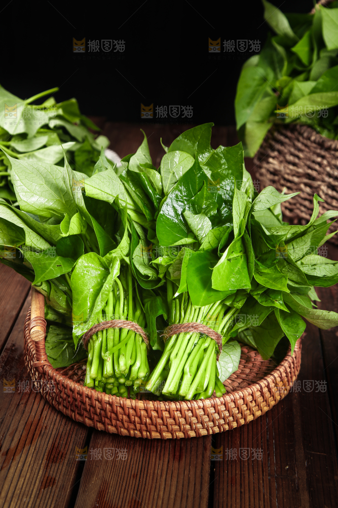 篮子里的新鲜红薯嫩尖