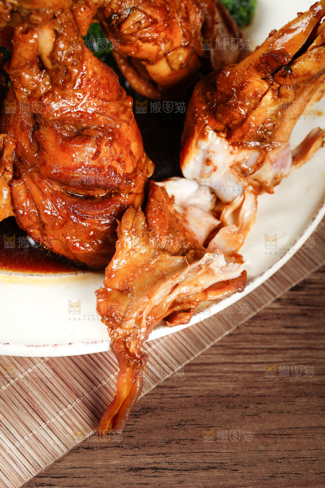 一盘红烧鸡腿