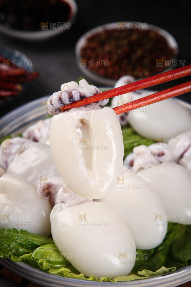 筷子上夹着墨鱼