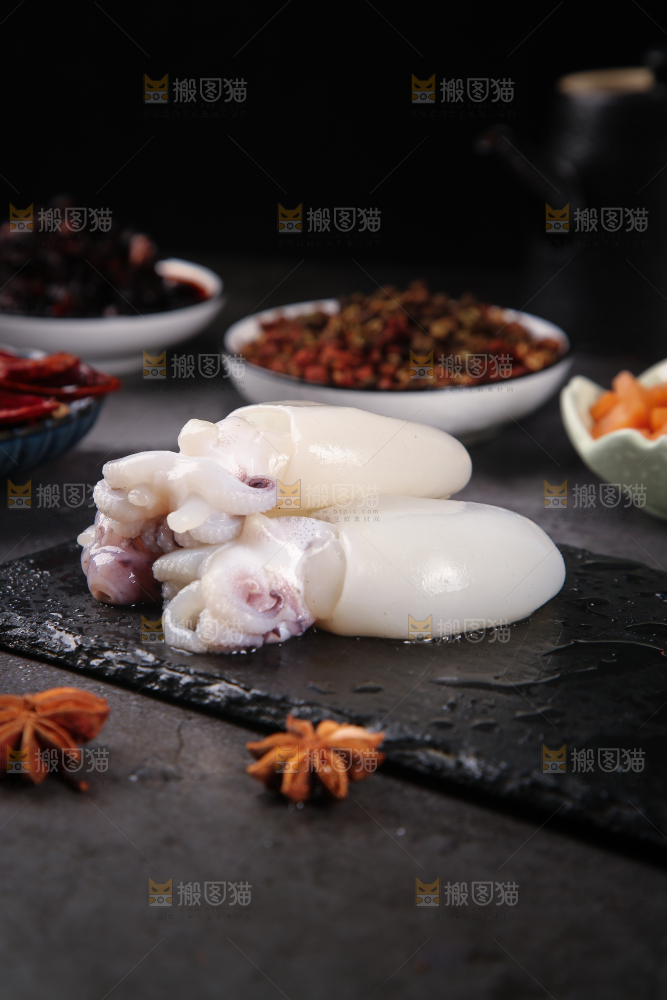 黑石板上的小墨鱼仔
