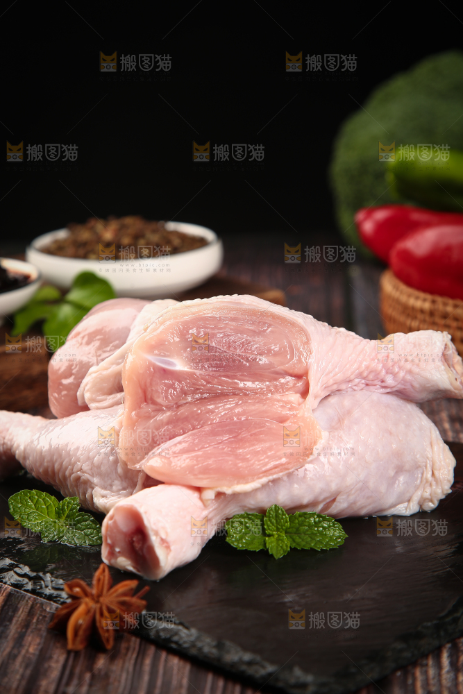 一堆新鲜鸡腿