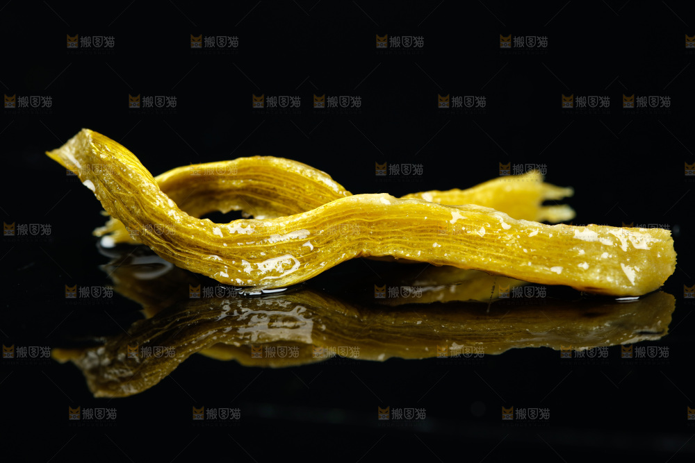 黑底上的石斛