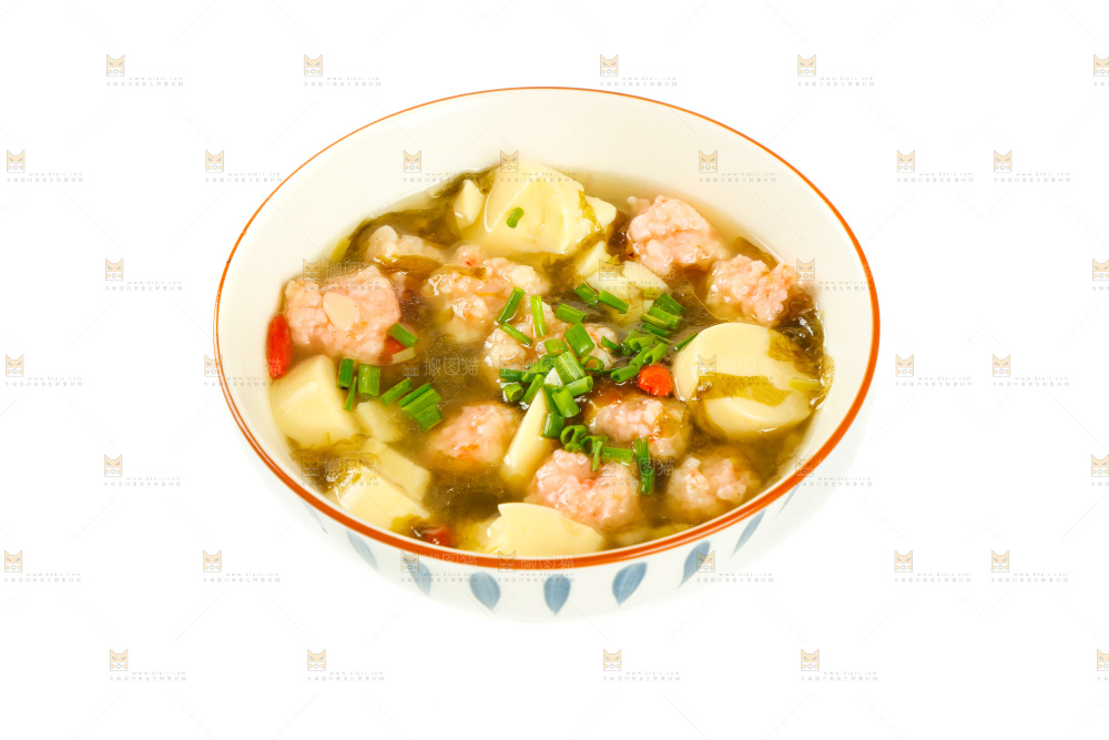 白底上摆着一碗虾滑豆腐紫菜汤