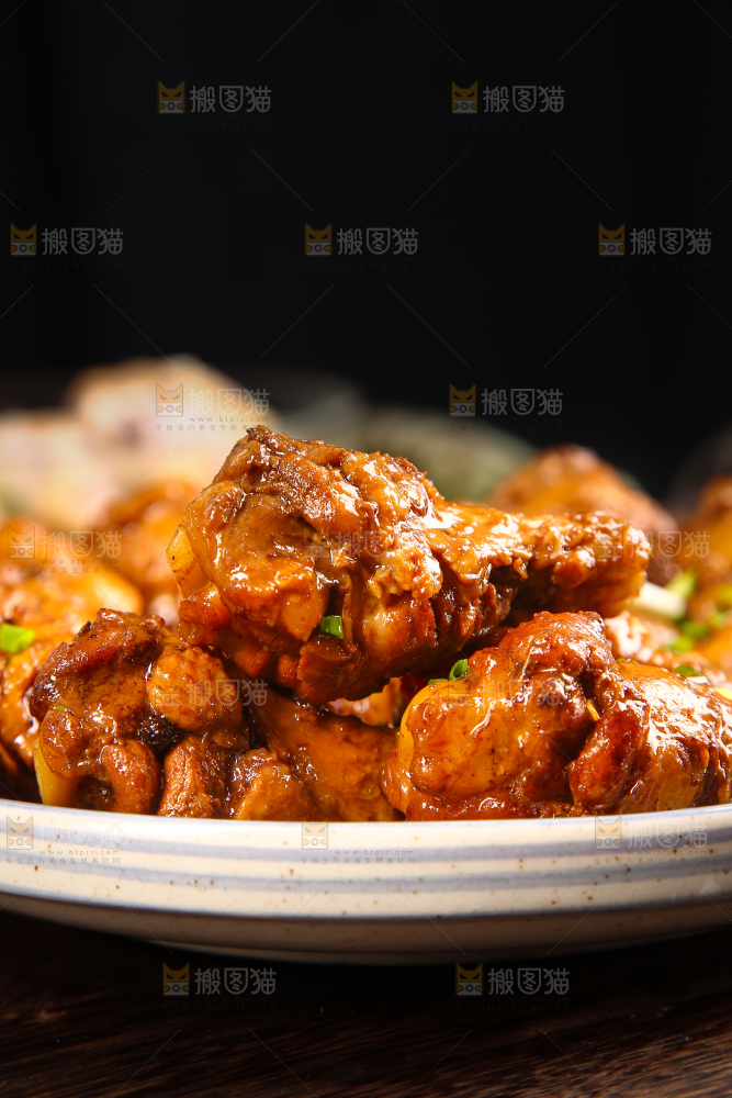 一盘红烧鸡腿
