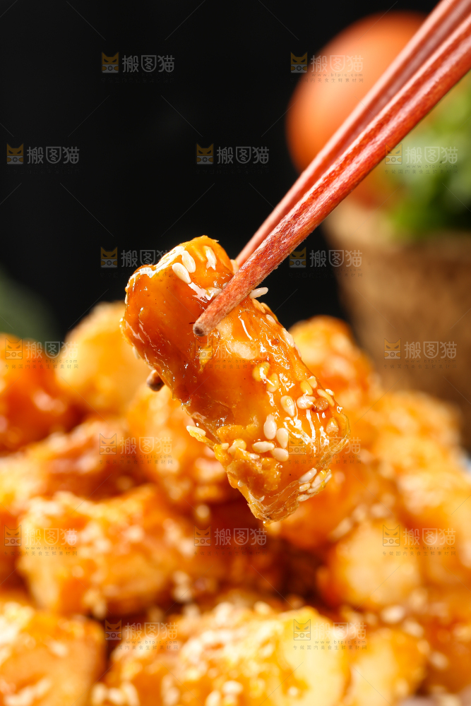 筷子上夹着拔丝山药