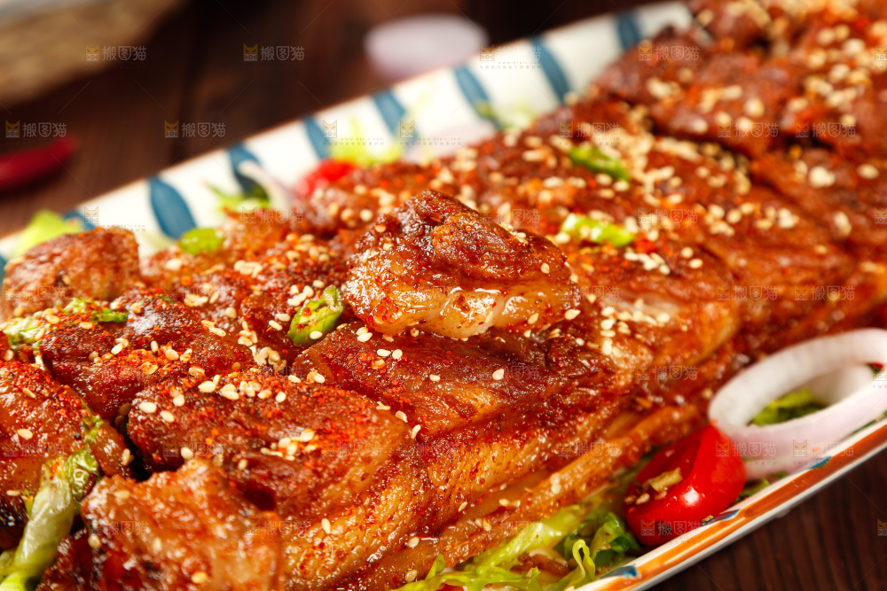 一盘脆皮五花肉