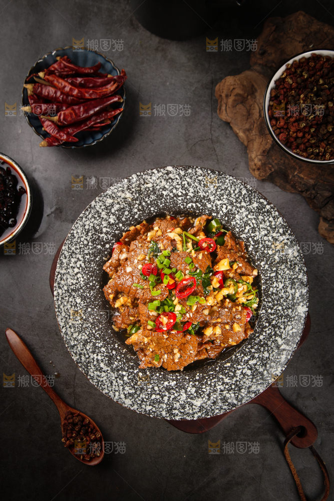 一盘凉拌酱牛肉