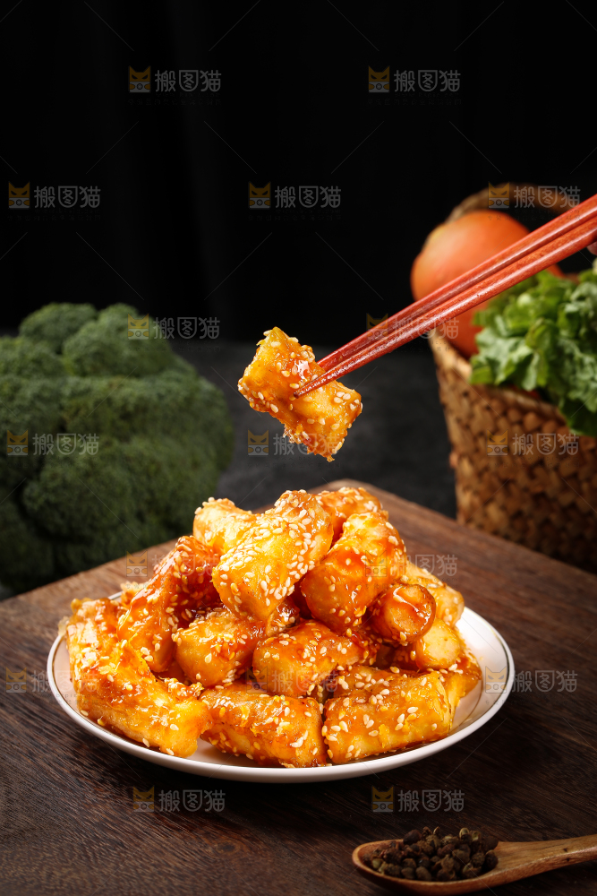 筷子上夹着拔丝山药